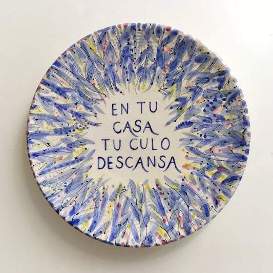 Plato de Cerámica "En Tu Casa, Tu Culo Descansa"